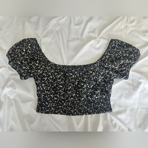 Ruffel Sleeve Crop Top
